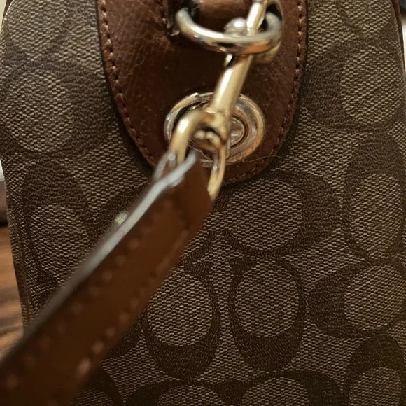 Womens Coach tan crossbody satchel. - Picture 4 of 8